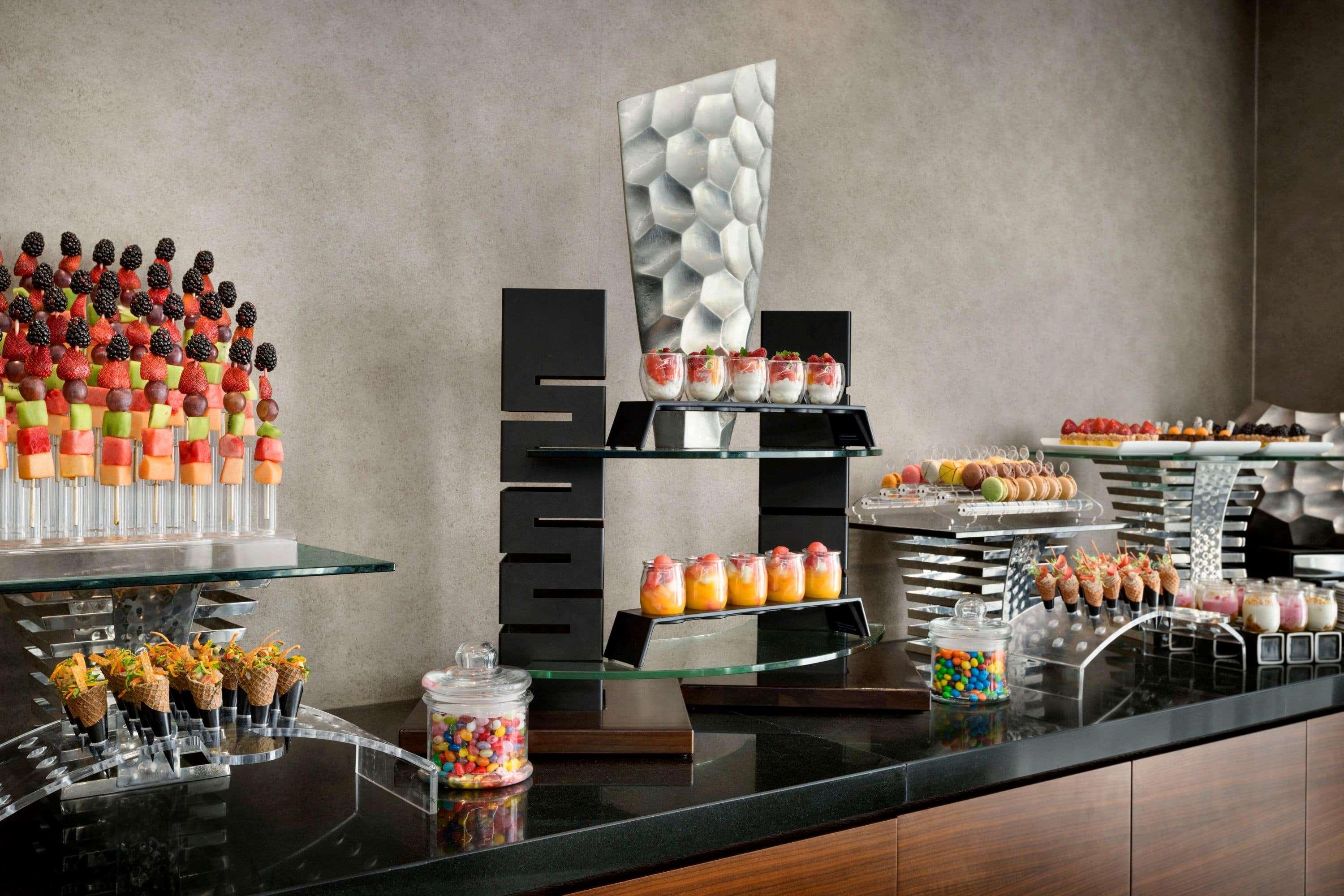 Hotel The First Collection Dubai Marina Esterno foto A buffet at a luxury hotel