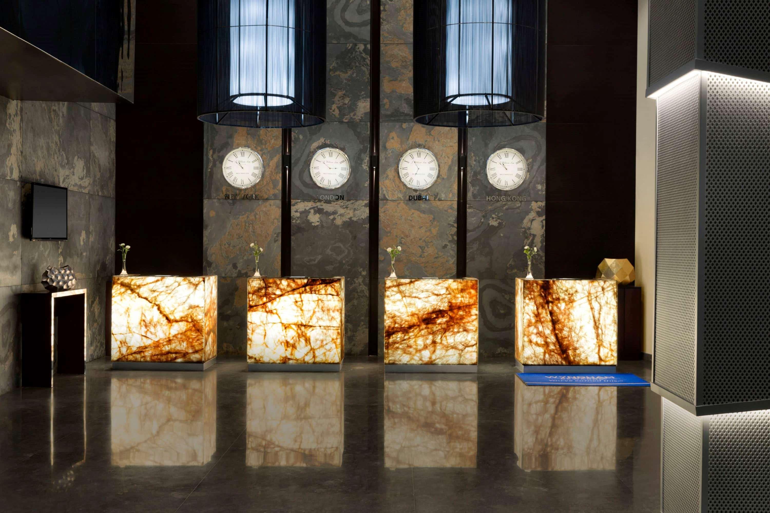 Hotel The First Collection Dubai Marina Esterno foto Reception desk at the Westin London
