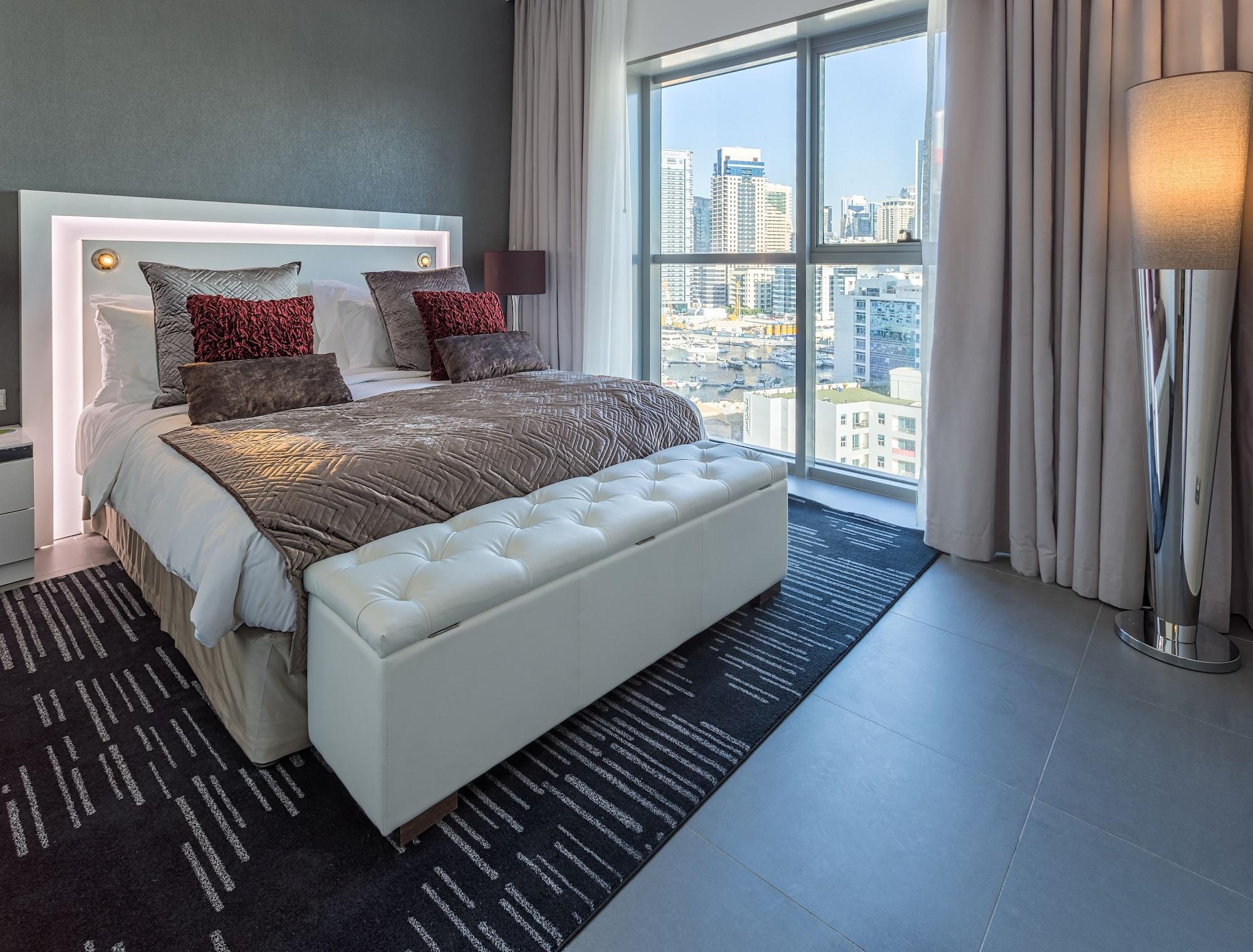Hotel The First Collection Dubai Marina Esterno foto A bedroom in a luxury hotel in Dubai
