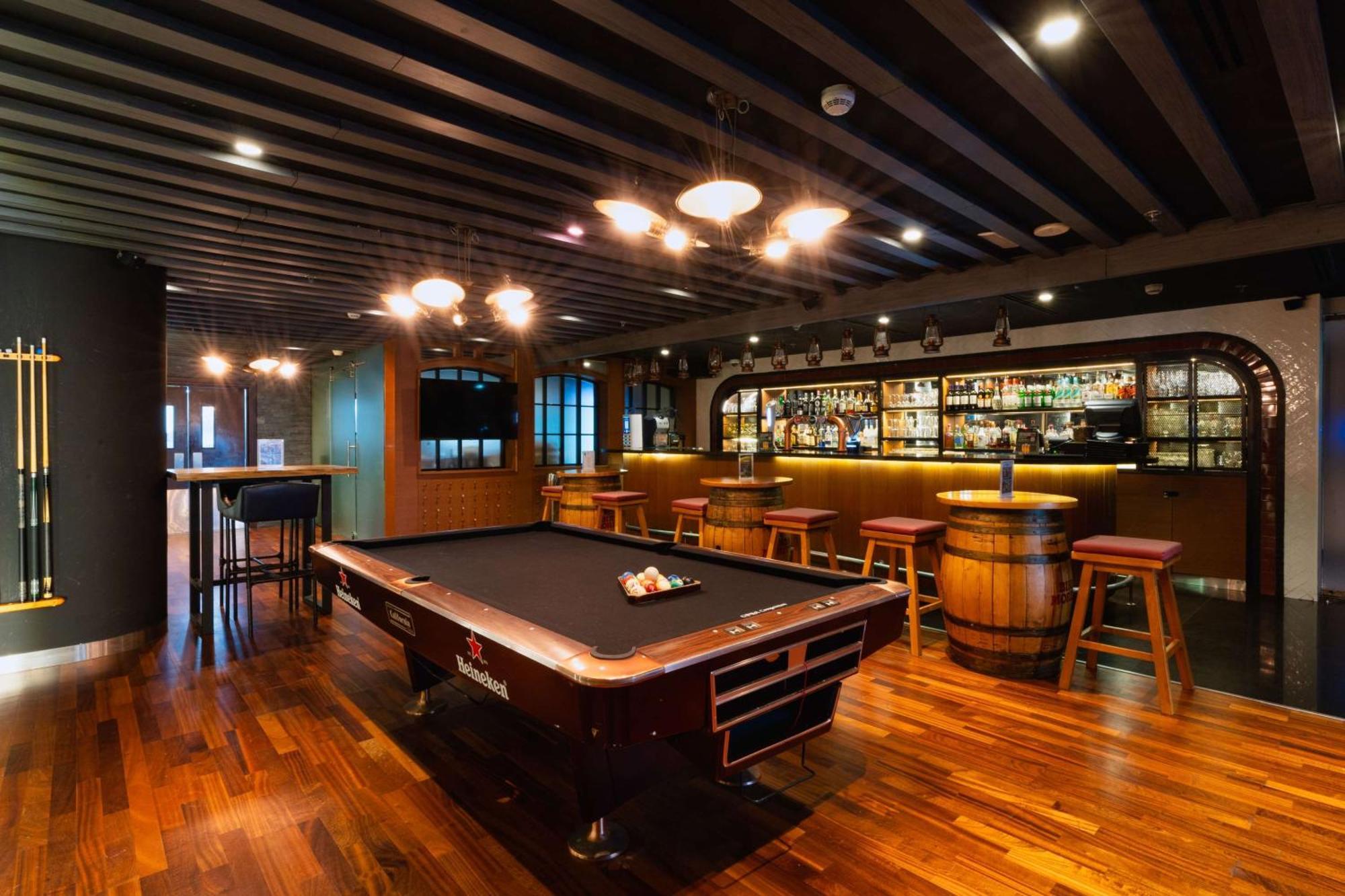 Hotel The First Collection Dubai Marina Esterno foto The interior of the bar