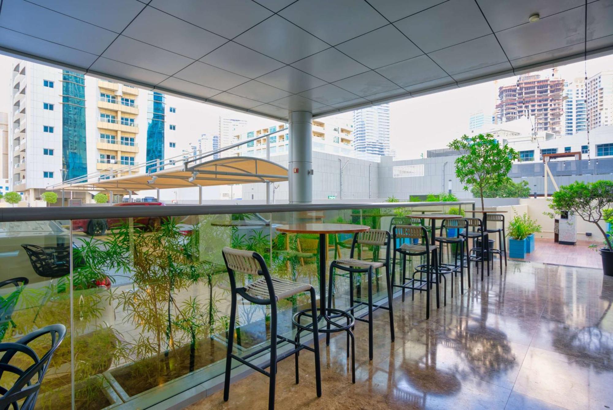 Hotel The First Collection Dubai Marina Esterno foto The terrace of the hotel