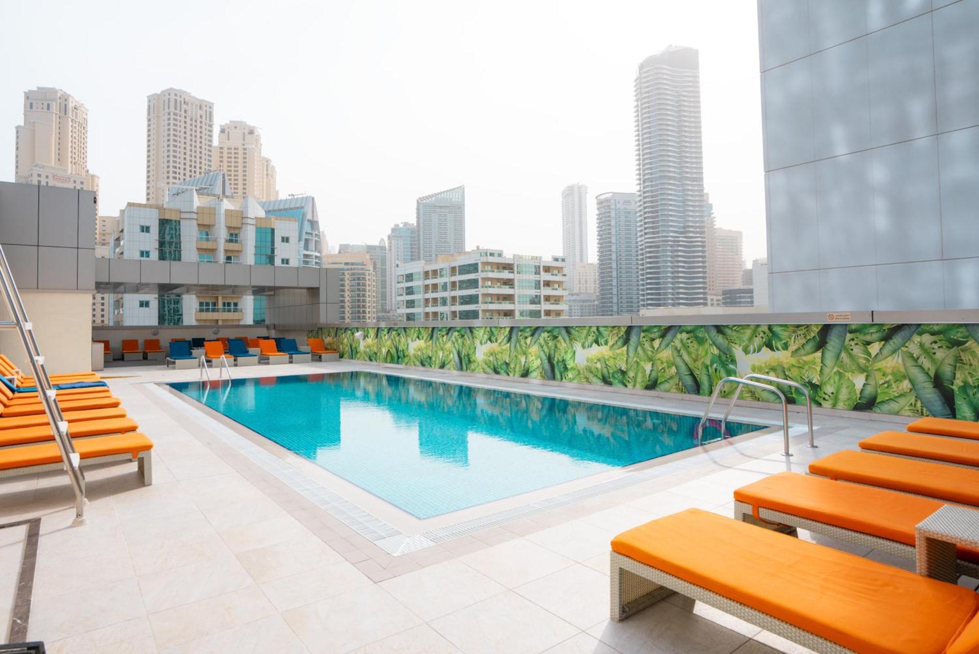 Hotel The First Collection Dubai Marina Esterno foto Swimming pool on the rooftop of the hotel